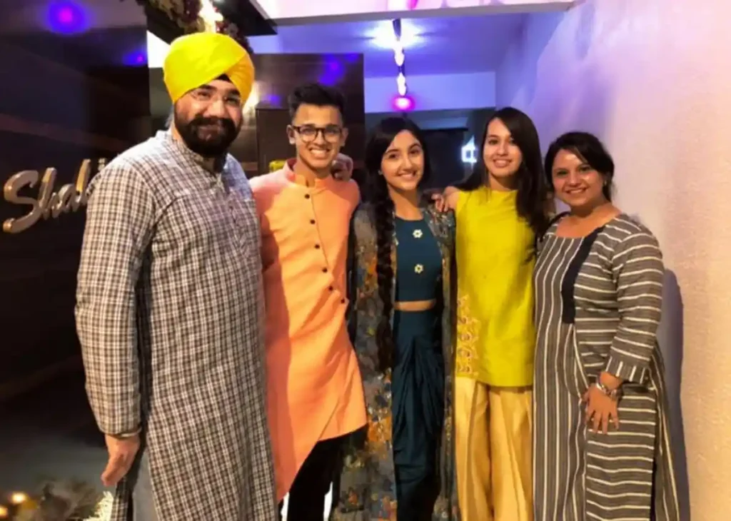 अशनूर कौर का परिवार (Ashnoor Kaur Family)